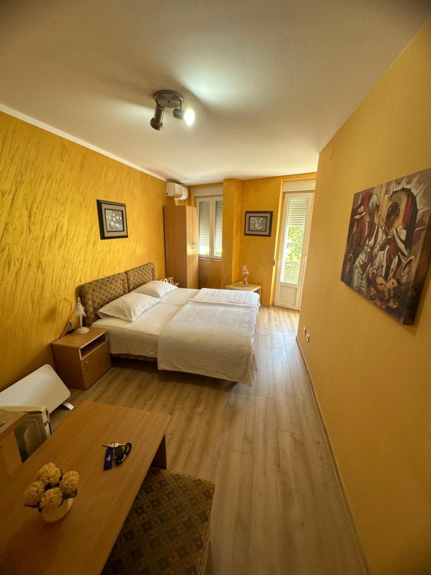 Apartments Bokan Cetinje Exteriör bild