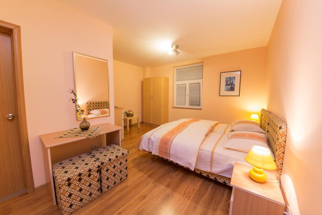 Apartments Bokan Cetinje Exteriör bild